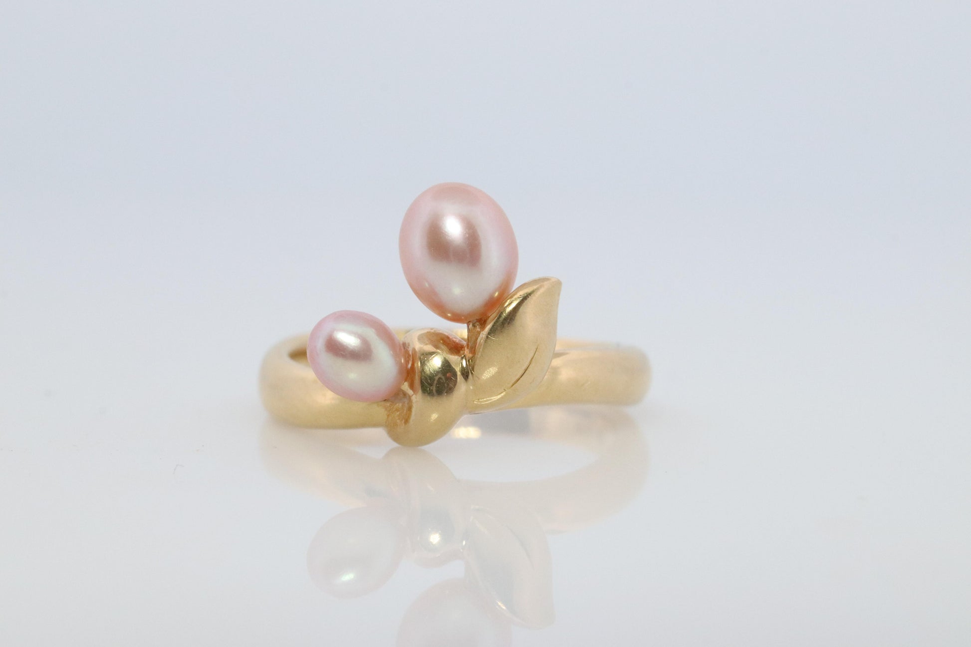 Mikimoto Ring. Vintage 18k Gold Mikimoto Pearl Cluster. Vines Grapes