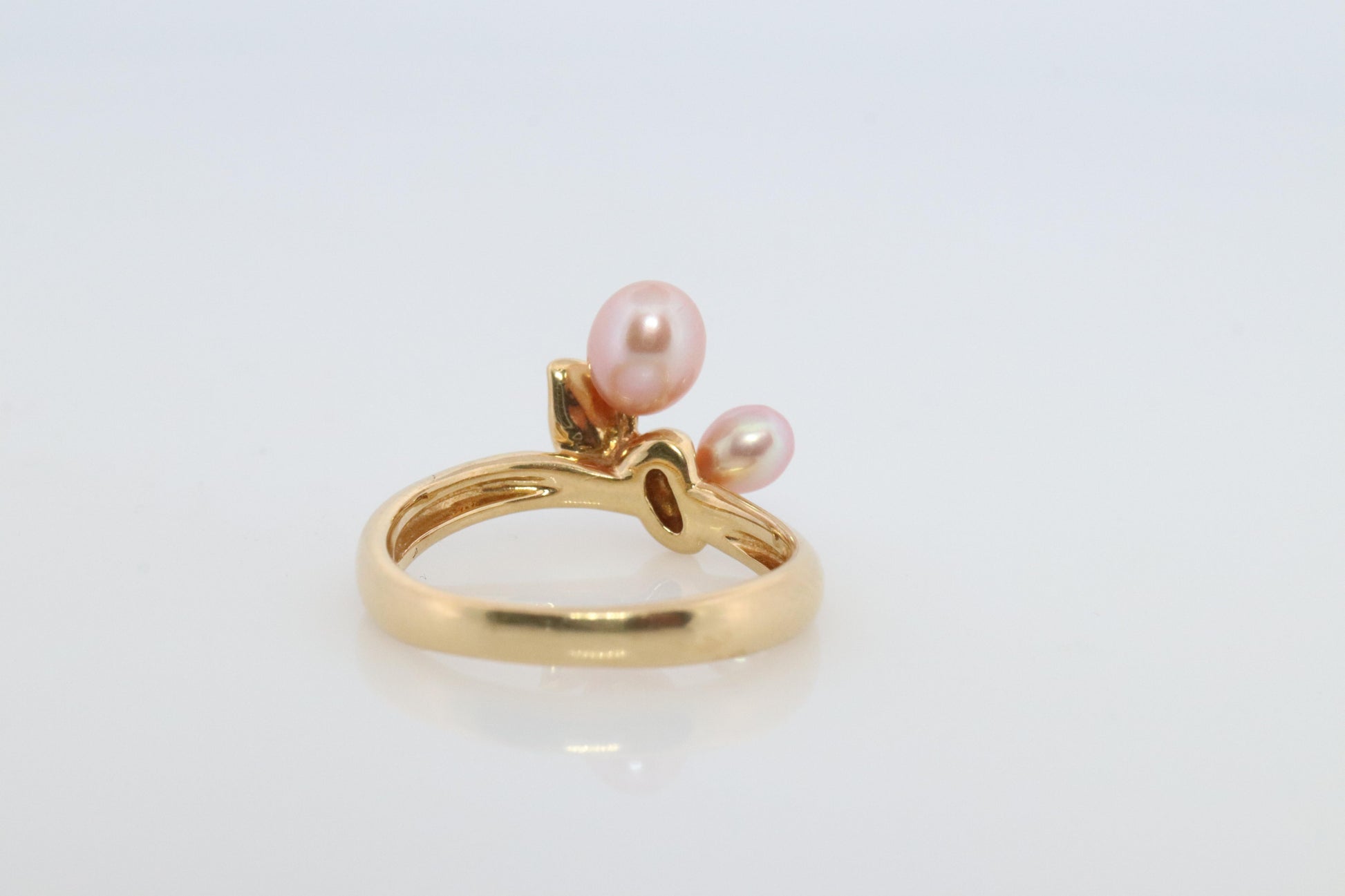 Mikimoto Ring. Vintage 18k Gold Mikimoto Pearl Cluster. Vines Grapes