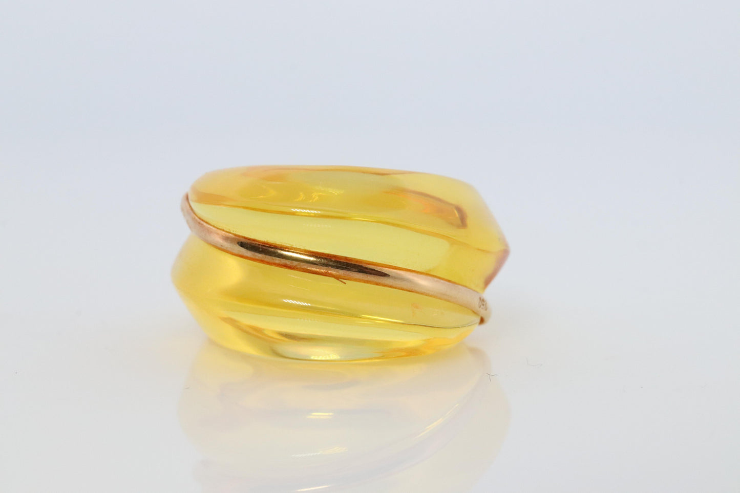 18k BACCARAT Ring. Yellow Crystal retro Coquillage Ring.