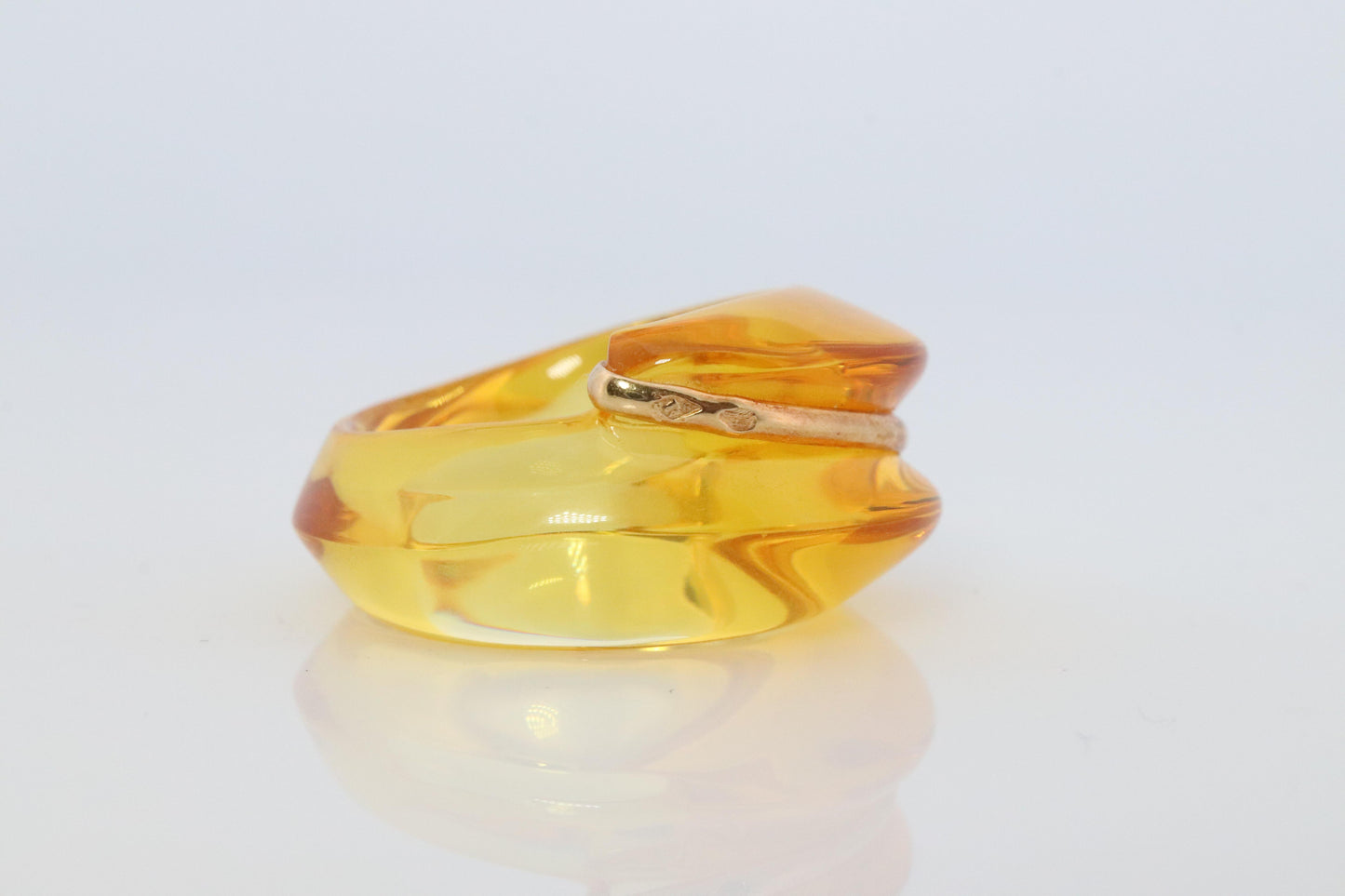 18k BACCARAT Ring. Yellow Crystal retro Coquillage Ring.