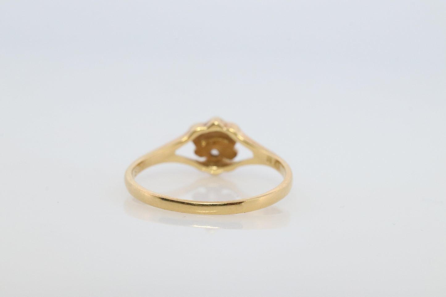 Mikimoto Ring. Vintage 18k Gold Mikimoto Dainty Diamond Ring.