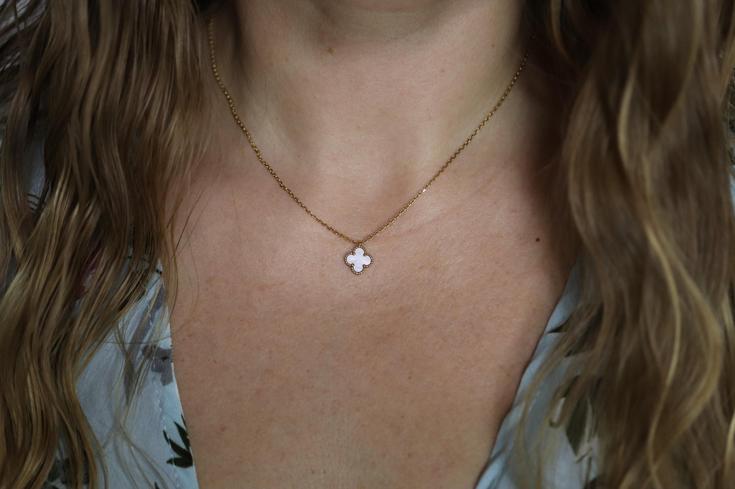 Van Cleef Arpels Alhambra Necklace . Genuine VCA 18k YG Sweet Shell Pendant