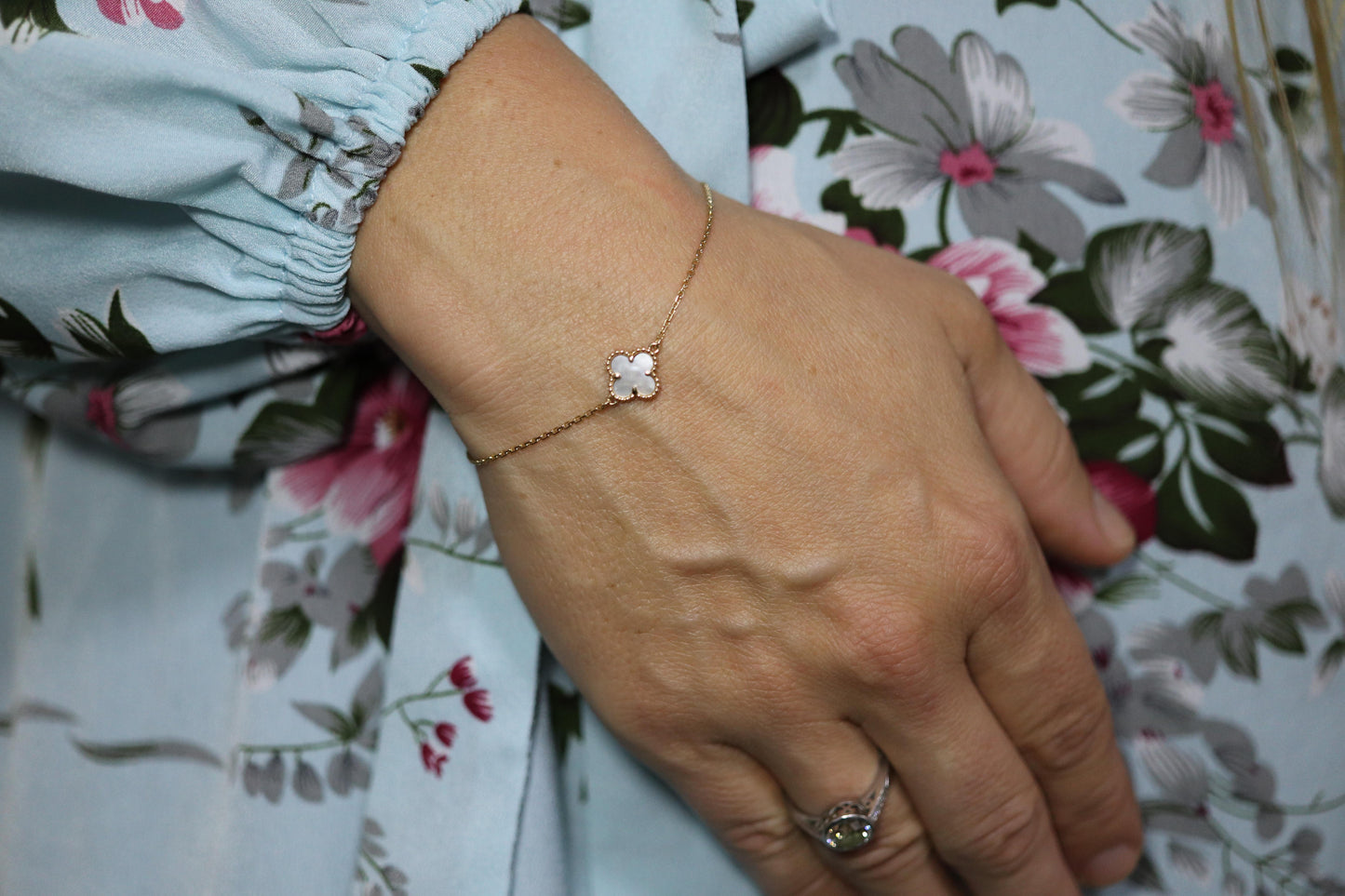 Van Cleef Arpels Alhambra Bracelet . Genuine VCA 18k YG Mother of Pearl Charm