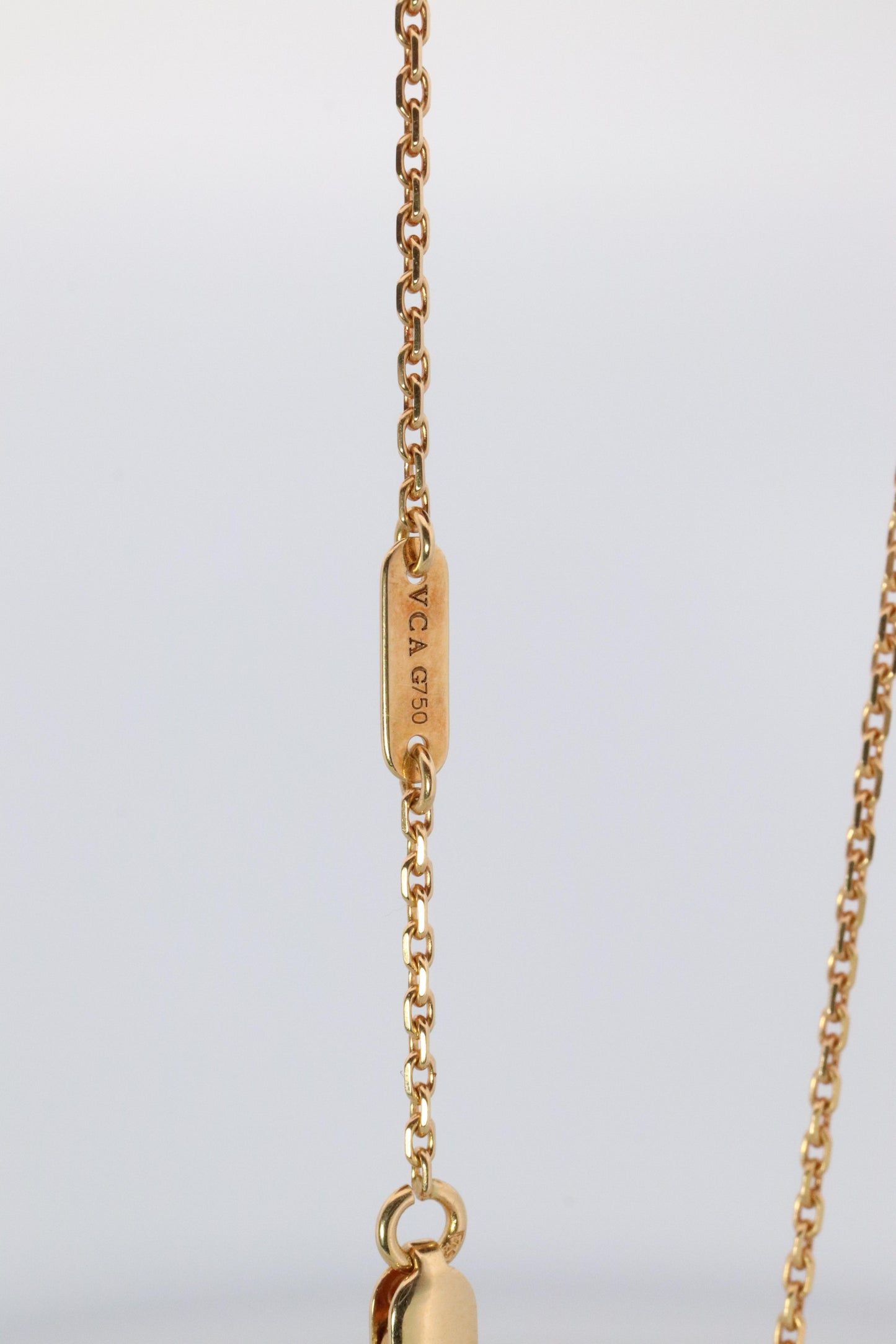 Van Cleef Arpels Alhambra Necklace . Genuine VCA 18k YG Sweet Shell Pendant