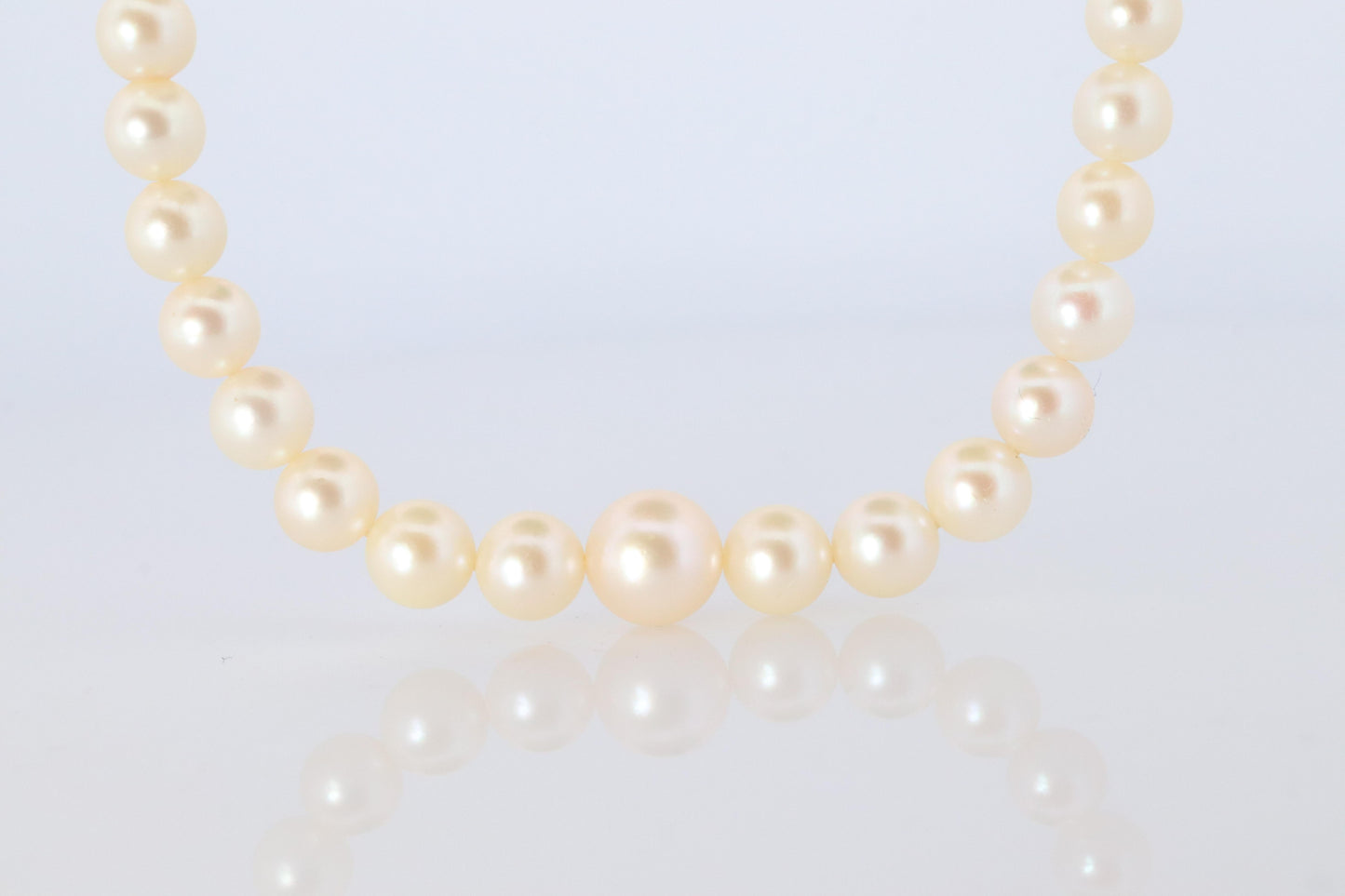 MIKIMOTO 10k Gold Pearl Necklace. Graduated Pearl Strand 18in Necklace Mikimoto