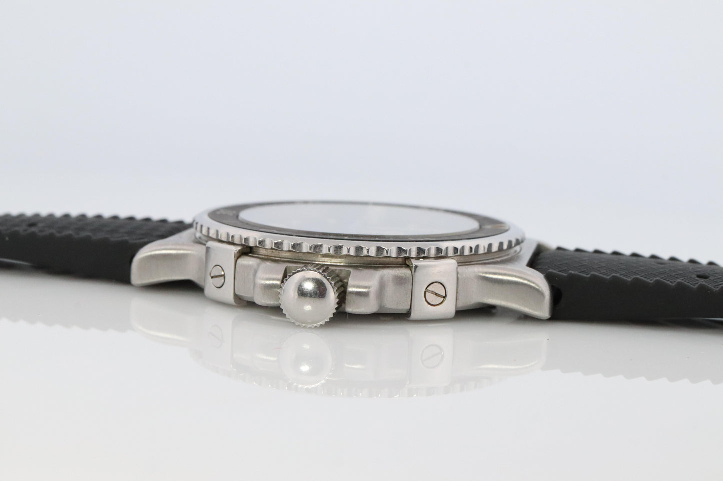Tiffany and Co Diver Watch. SS Tiffany Co Mens M0711 40mm Watch