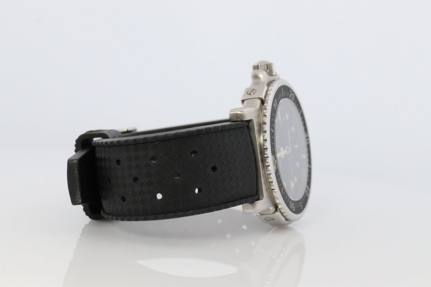 Tiffany and Co Diver Watch. SS Tiffany Co Mens M0711 40mm Watch