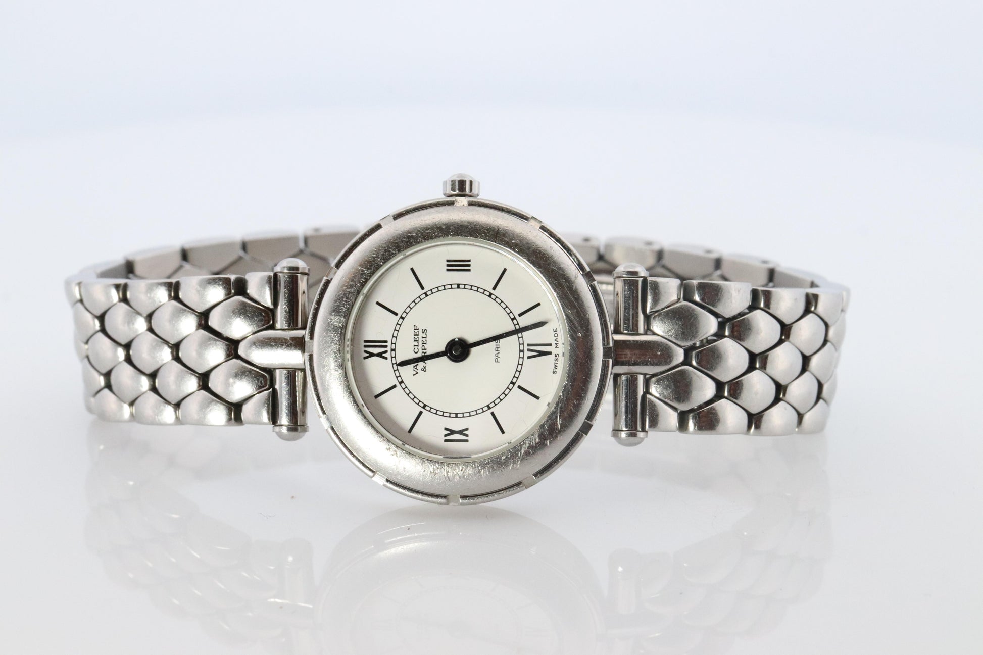 Van Cleef and Arpels 53607 HHS watch. La Collection SS 18k Round 25mm Watch