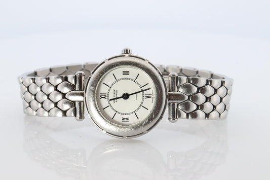 Van Cleef and Arpels 53607 HHS watch. La Collection SS 18k Round 25mm Watch