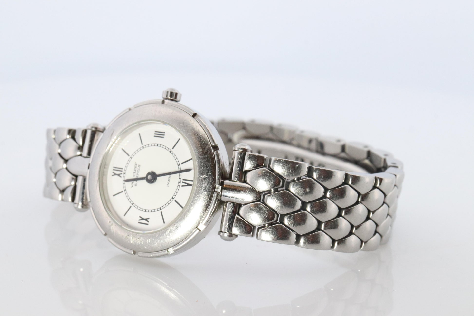 Van Cleef and Arpels 53607 HHS watch. La Collection SS 18k Round 25mm Watch