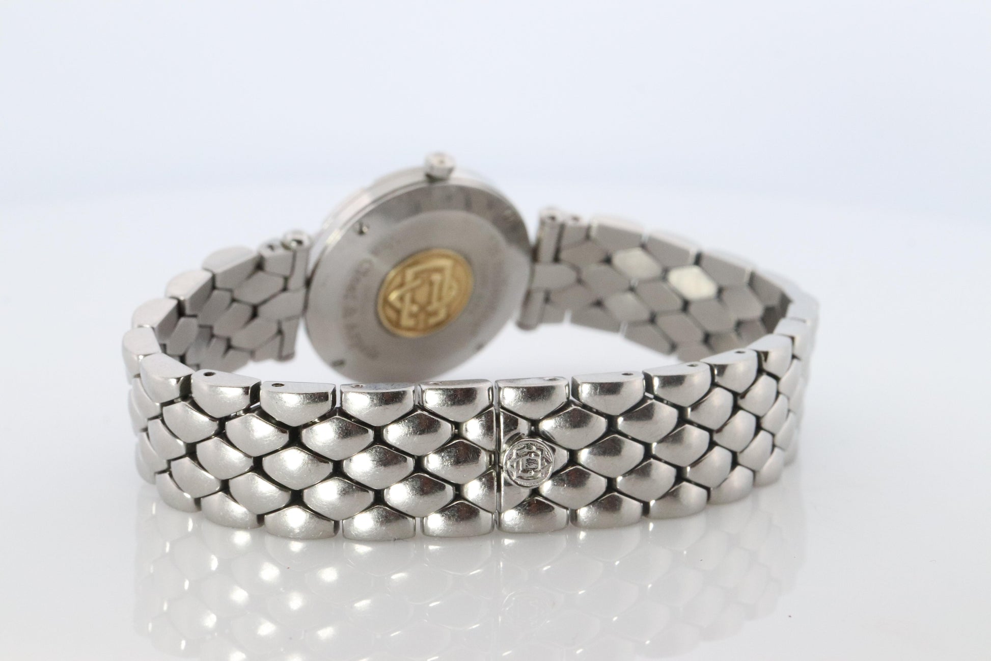 Van Cleef and Arpels 53607 HHS watch. La Collection SS 18k Round 25mm Watch