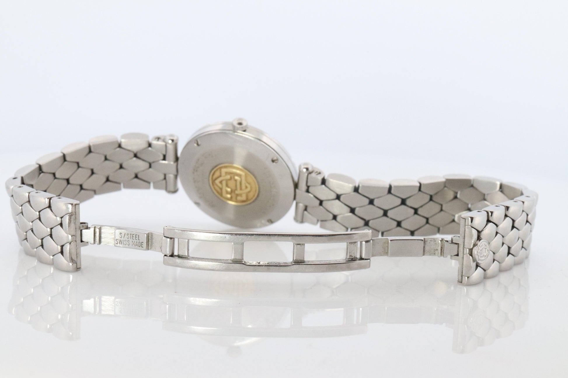 Van Cleef and Arpels 53607 HHS watch. La Collection SS 18k Round 25mm Watch