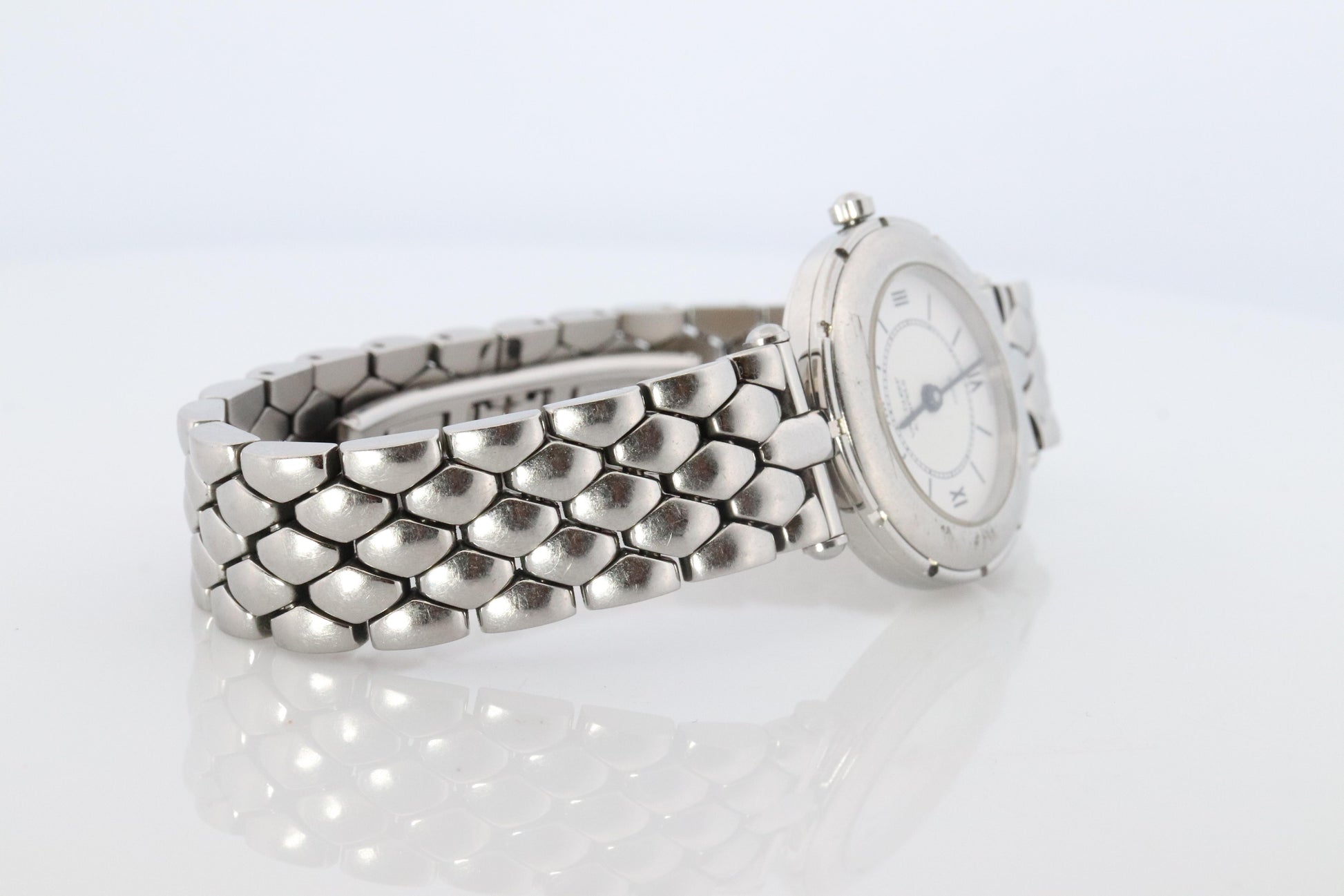 Van Cleef and Arpels 53607 HHS watch. La Collection SS 18k Round 25mm Watch