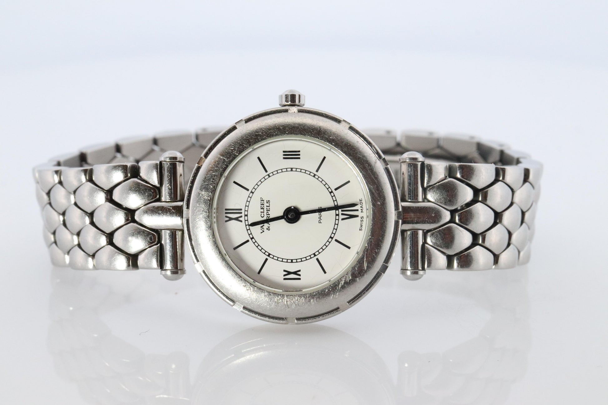 Van Cleef and Arpels 53607 HHS watch. La Collection SS 18k Round 25mm Watch