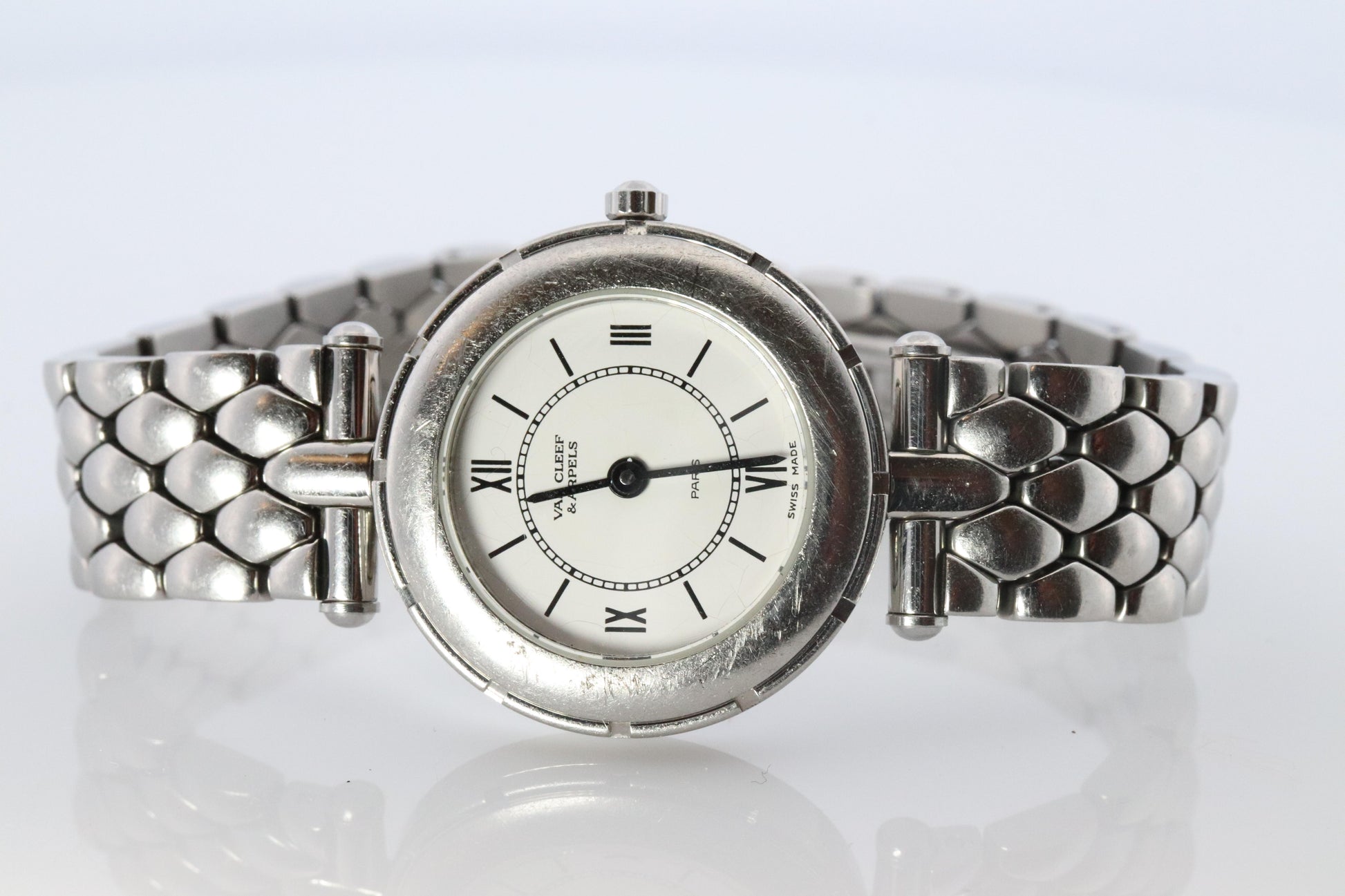 Van Cleef and Arpels 53607 HHS watch. La Collection SS 18k Round 25mm Watch