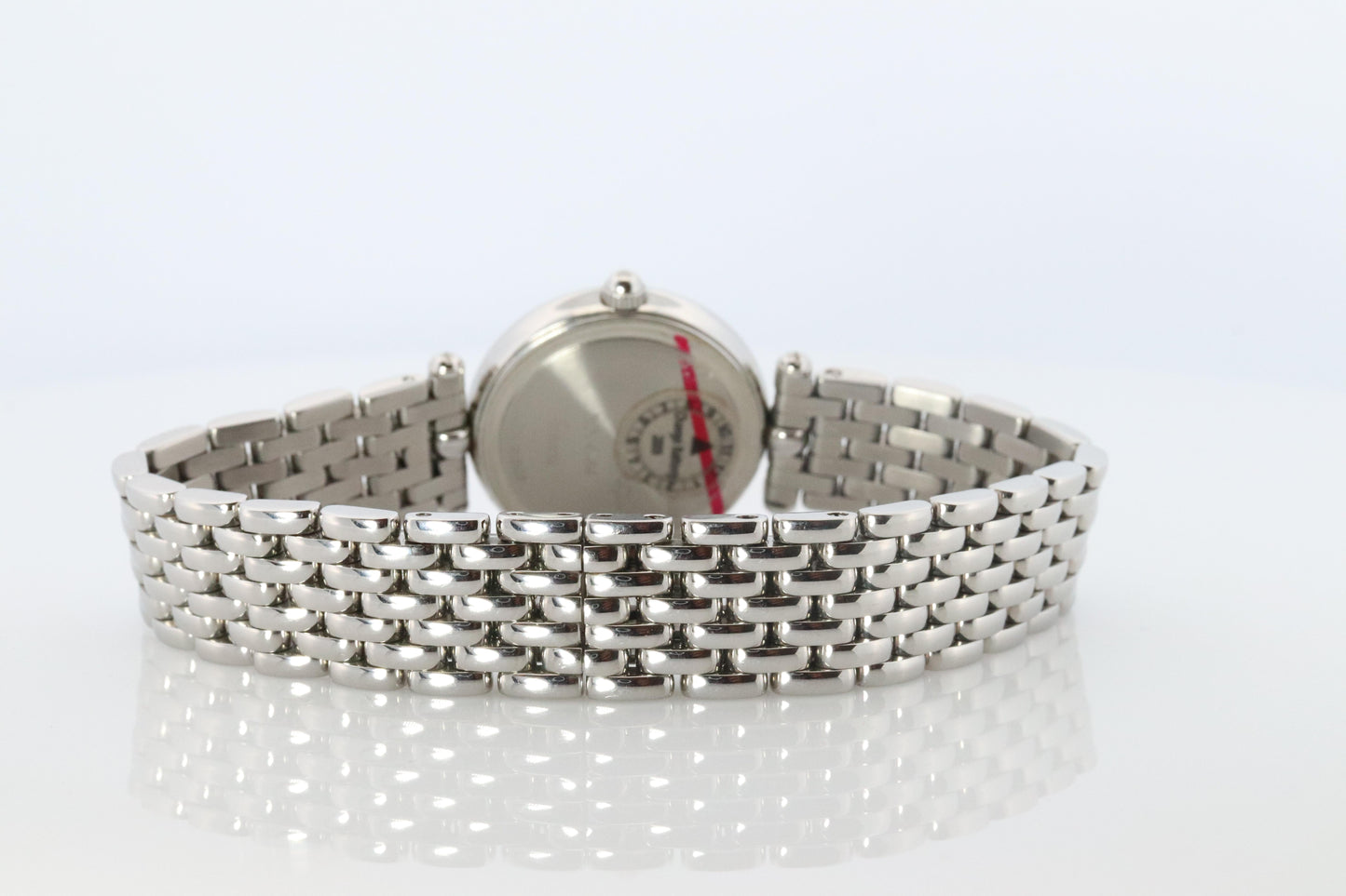 Van Cleef and Arpels HH4584 watch. La Collection SS Round 25mm Watch