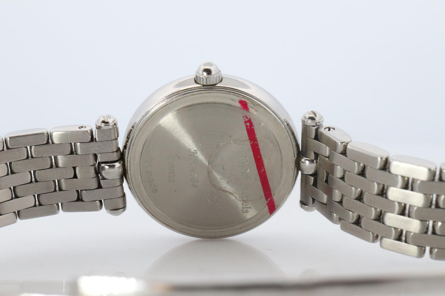 Van Cleef and Arpels HH4584 watch. La Collection SS Round 25mm Watch
