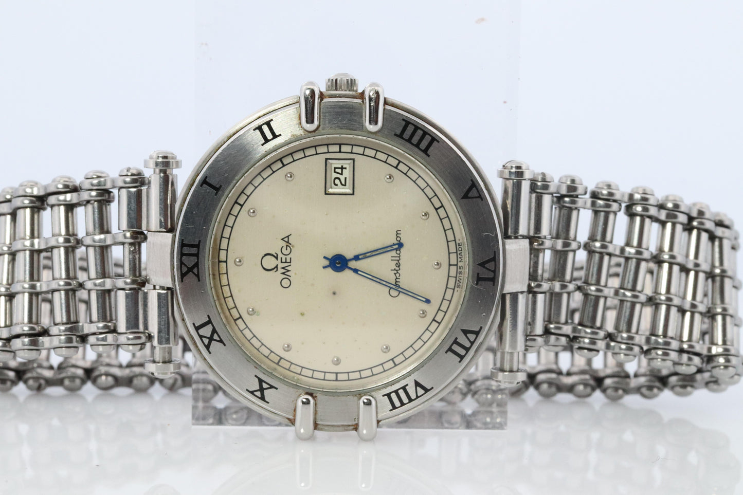 Omega Watch. Authentic Omega Constellation 1379 Date Quartz