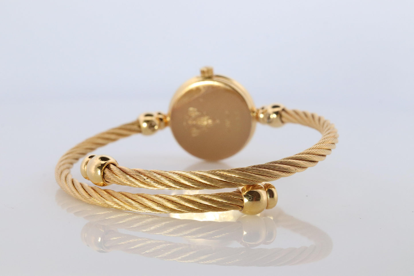 Vintage GUCCI Quartz 2700.2.L Watch. Gucci Ladies Bangle Gold Tone MOP Dial.