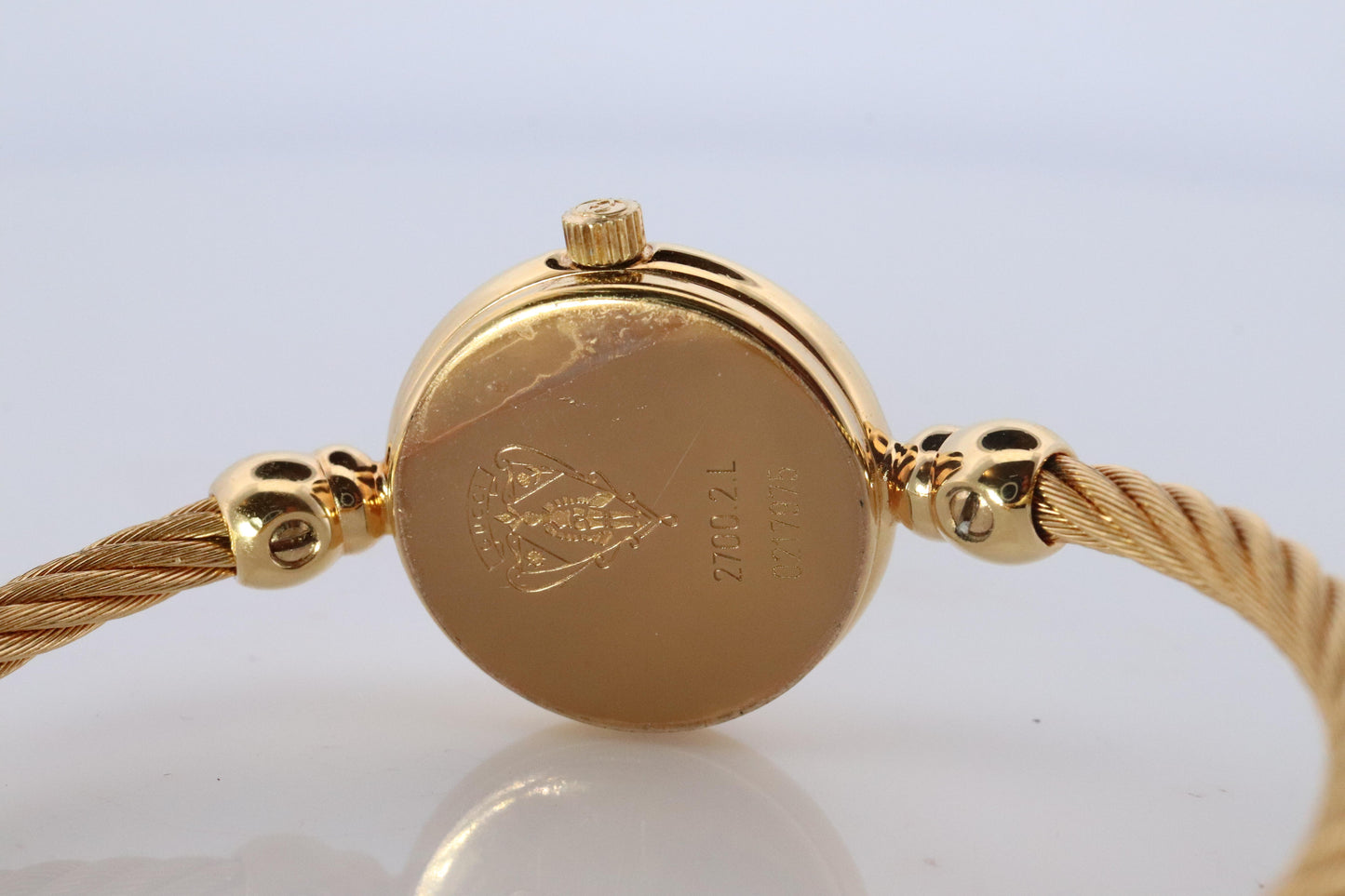Vintage GUCCI Quartz 2700.2.L Watch. Gucci Ladies Bangle Gold Tone MOP Dial.
