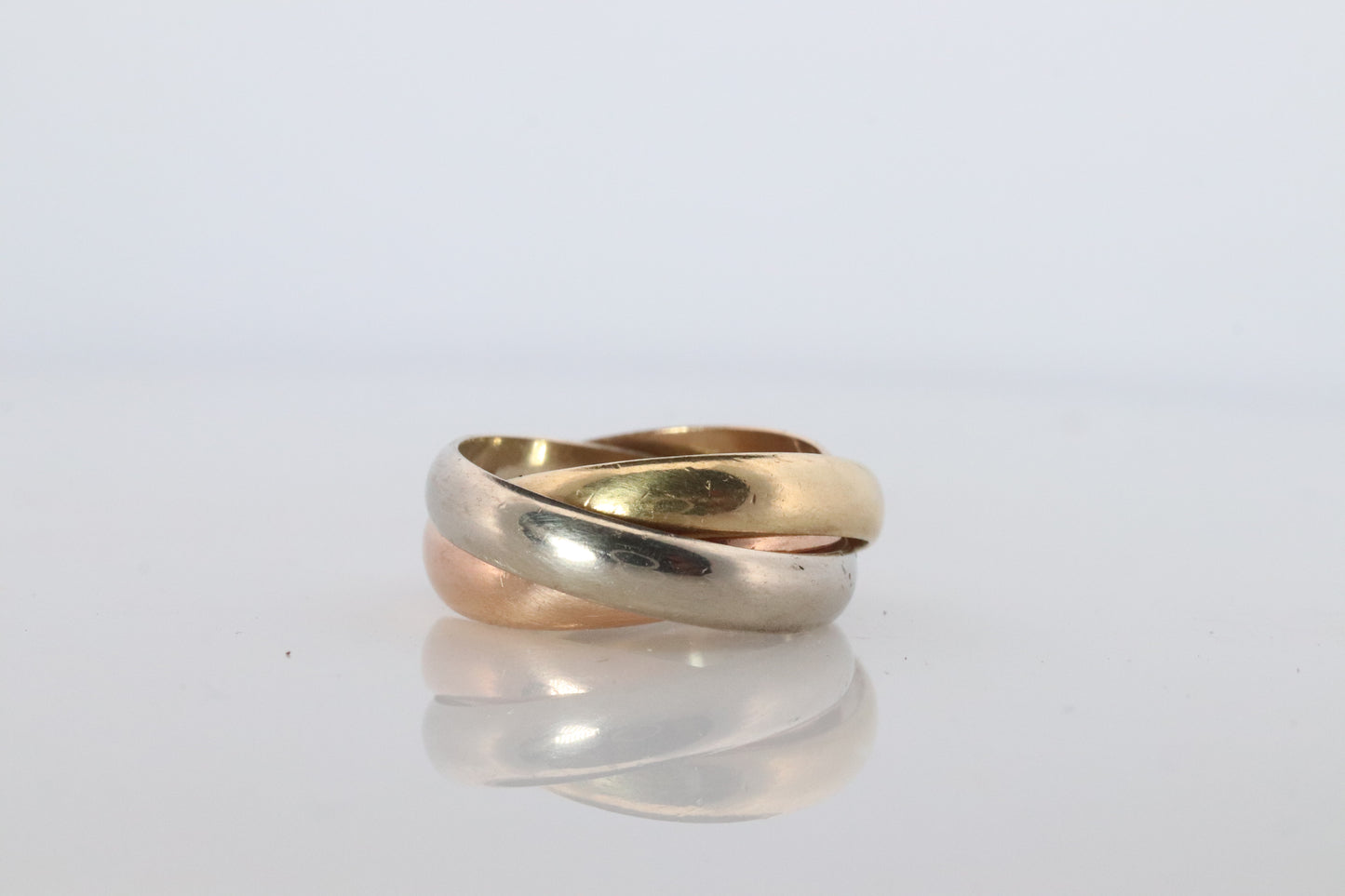 خاتم ثلاثي الألوان من مجموعة كارتييه عيار 18 قيراطًا عيار 750. خاتم Must de Cartier ثلاثي الألوان. شريط