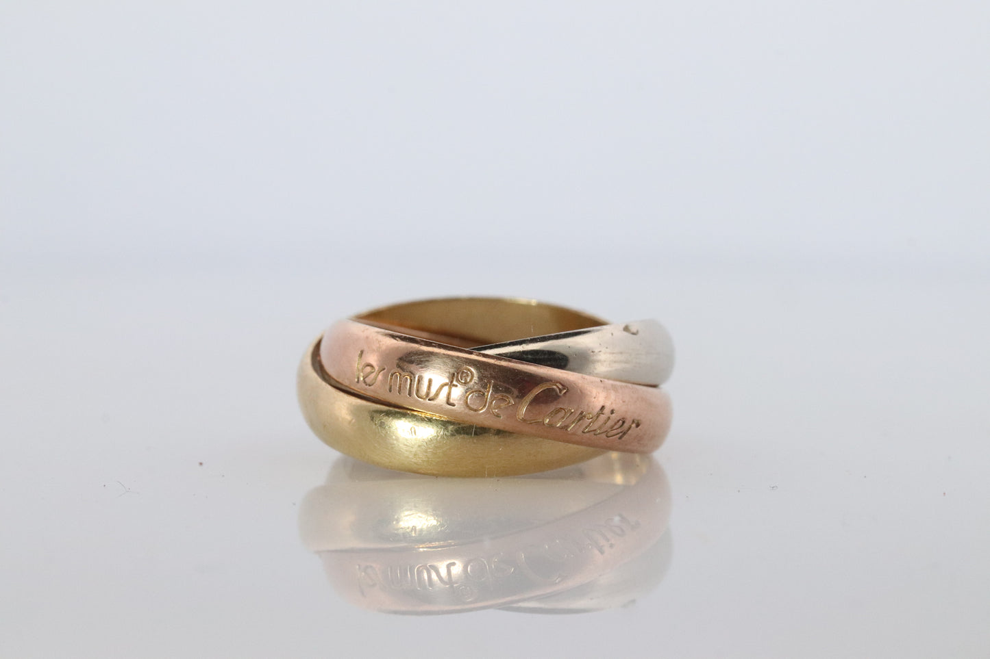 خاتم ثلاثي الألوان من مجموعة كارتييه عيار 18 قيراطًا عيار 750. خاتم Must de Cartier ثلاثي الألوان. شريط