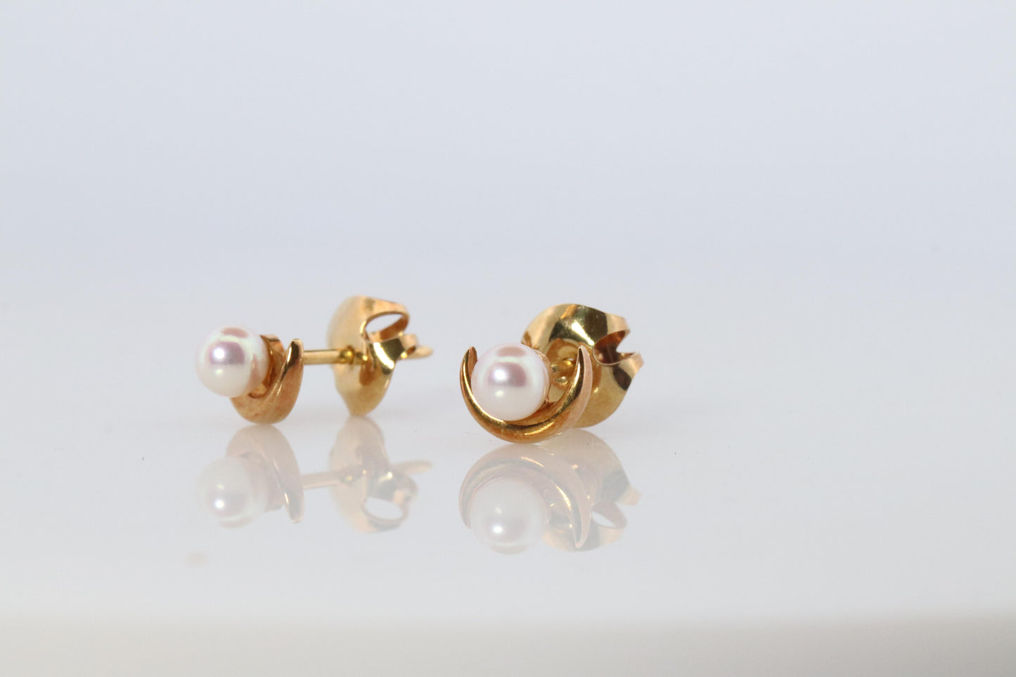 Mikimoto Moon Earrings. 18k Yellow Gold Mikimoto Pearl Dainty Stud Earrings.