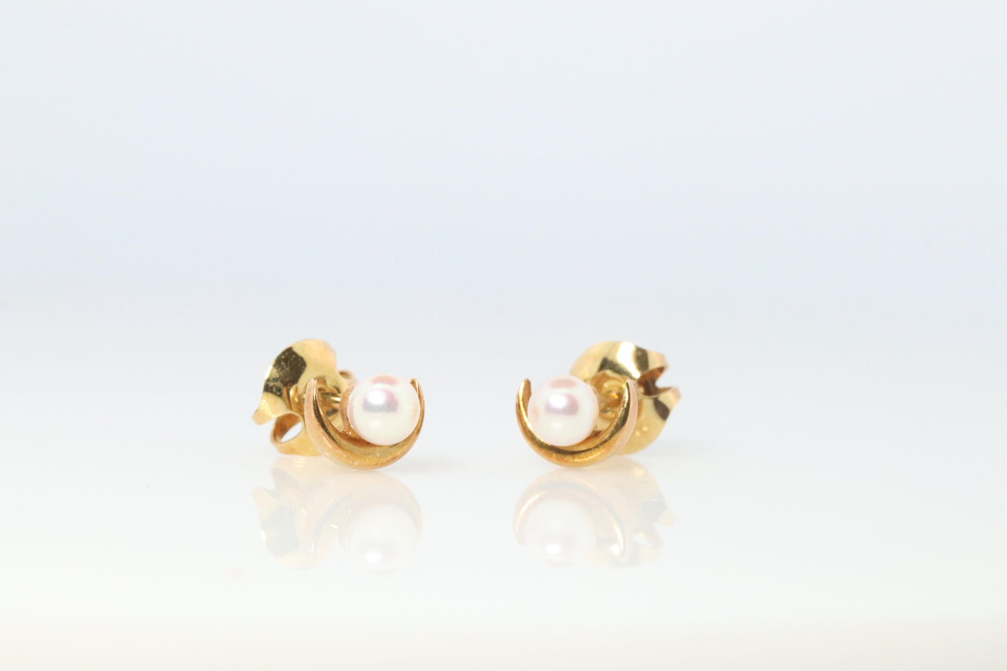 Mikimoto Moon Earrings. 18k Yellow Gold Mikimoto Pearl Dainty Stud Earrings.
