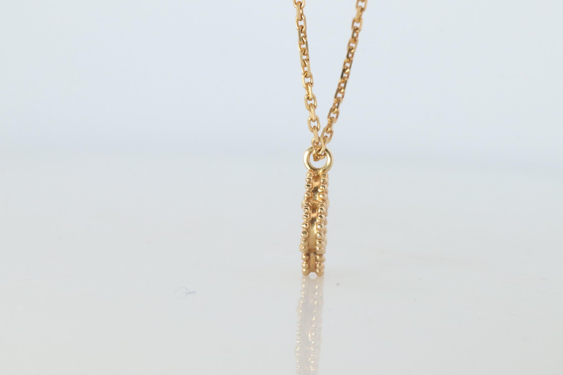 Van Cleef Arpels Alhambra Necklace . Genuine VCA 18k YG Sweet Shell Pendant