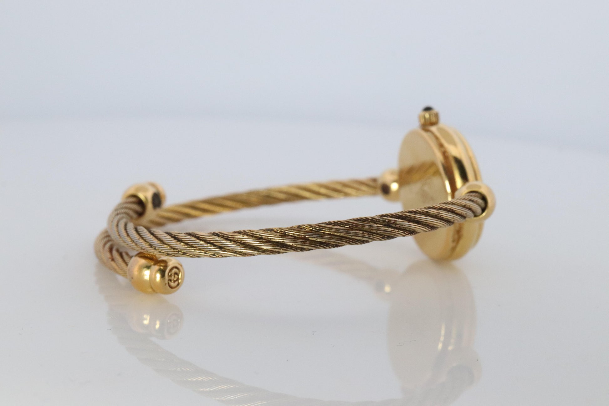 Vintage GUCCI Quartz 2700.2.L  Watch. Gucci Ladies Bangle Gold Tone MOP Dial.