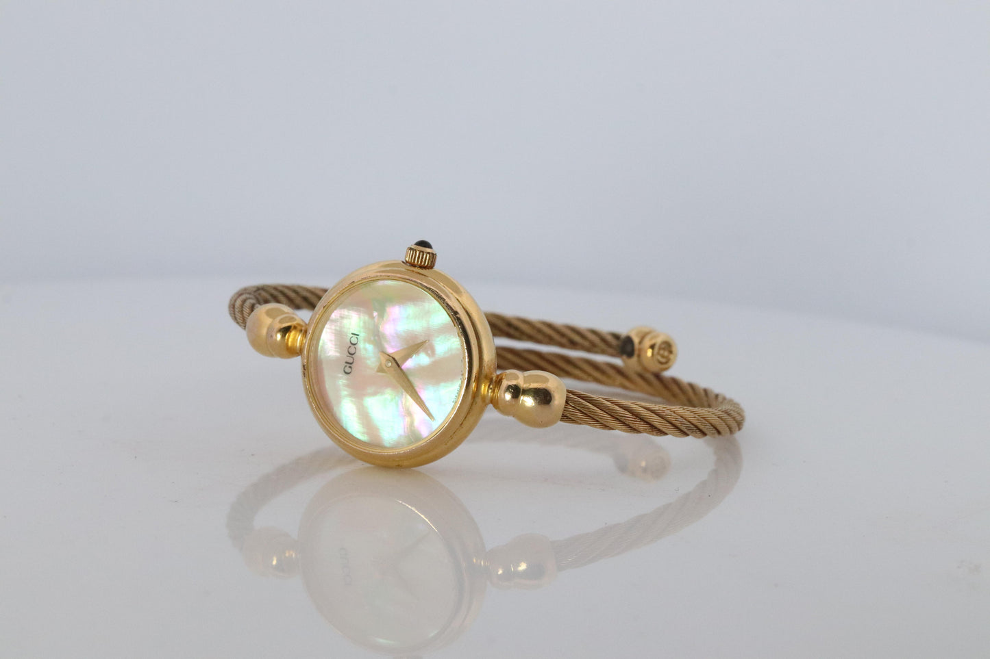 Vintage GUCCI Quartz 2700.2.L  Watch. Gucci Ladies Bangle Gold Tone MOP Dial.