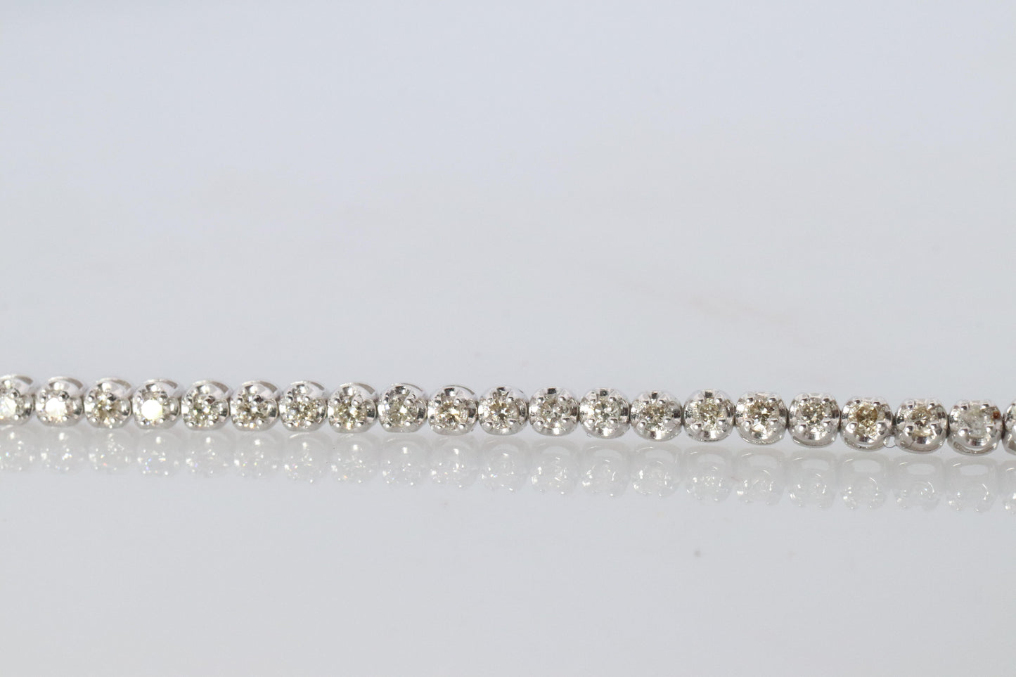 18k Diamond Tennis Bracelet. 18k White Gold round diamond Tennis bracelet. 1CTW