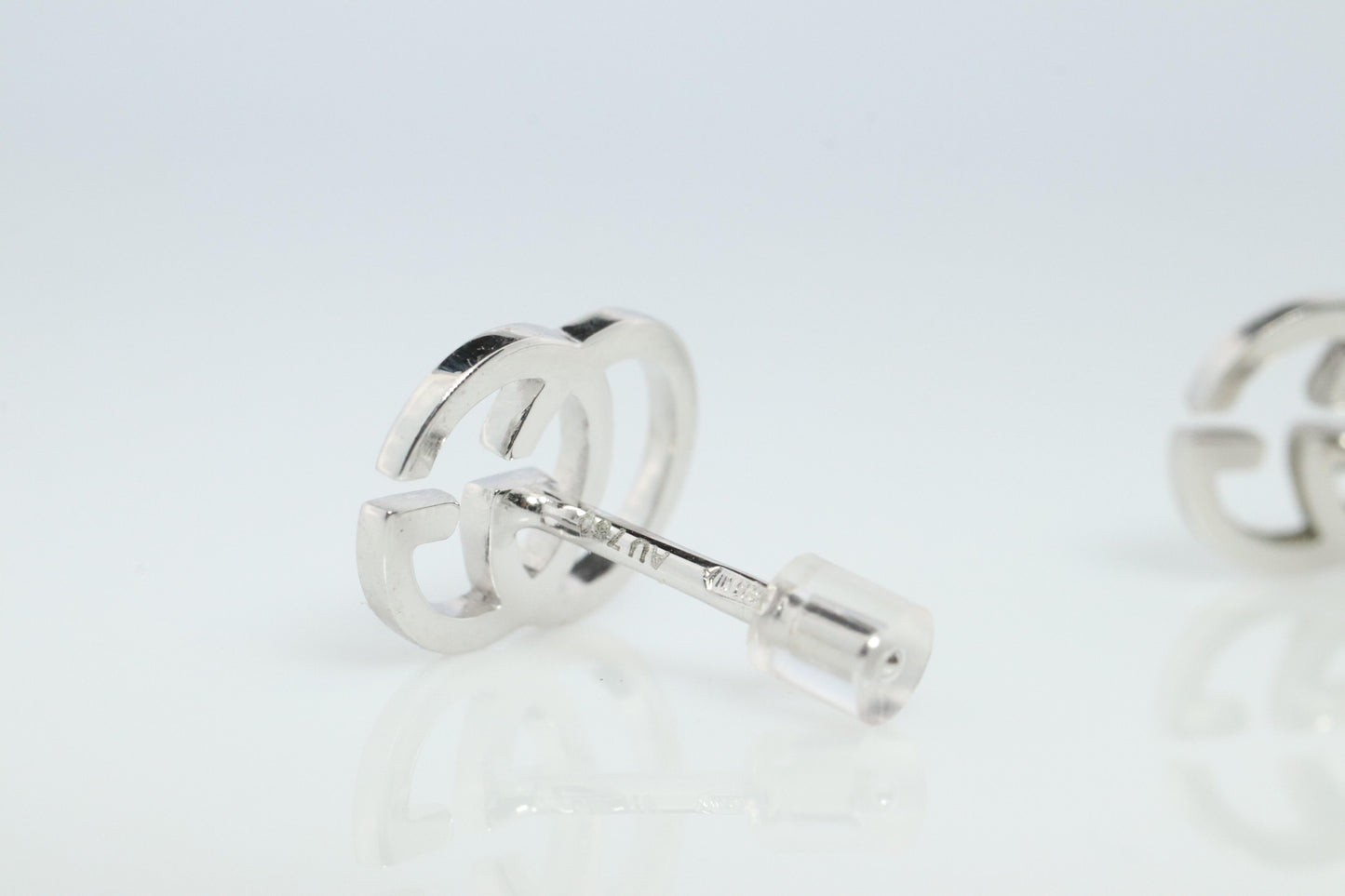 Vintage GUCCI Earrings. 18k White Gold Gucci Interlink Logo Studs