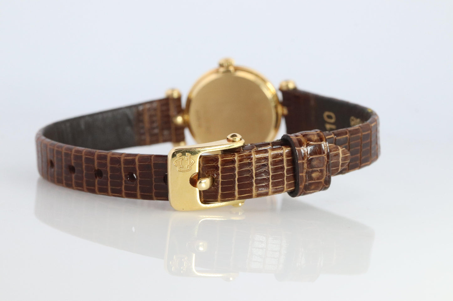 Van Cleef and Arpels 18932 B2 watch. 18k Gold VCA Classique Diamond Bezel.