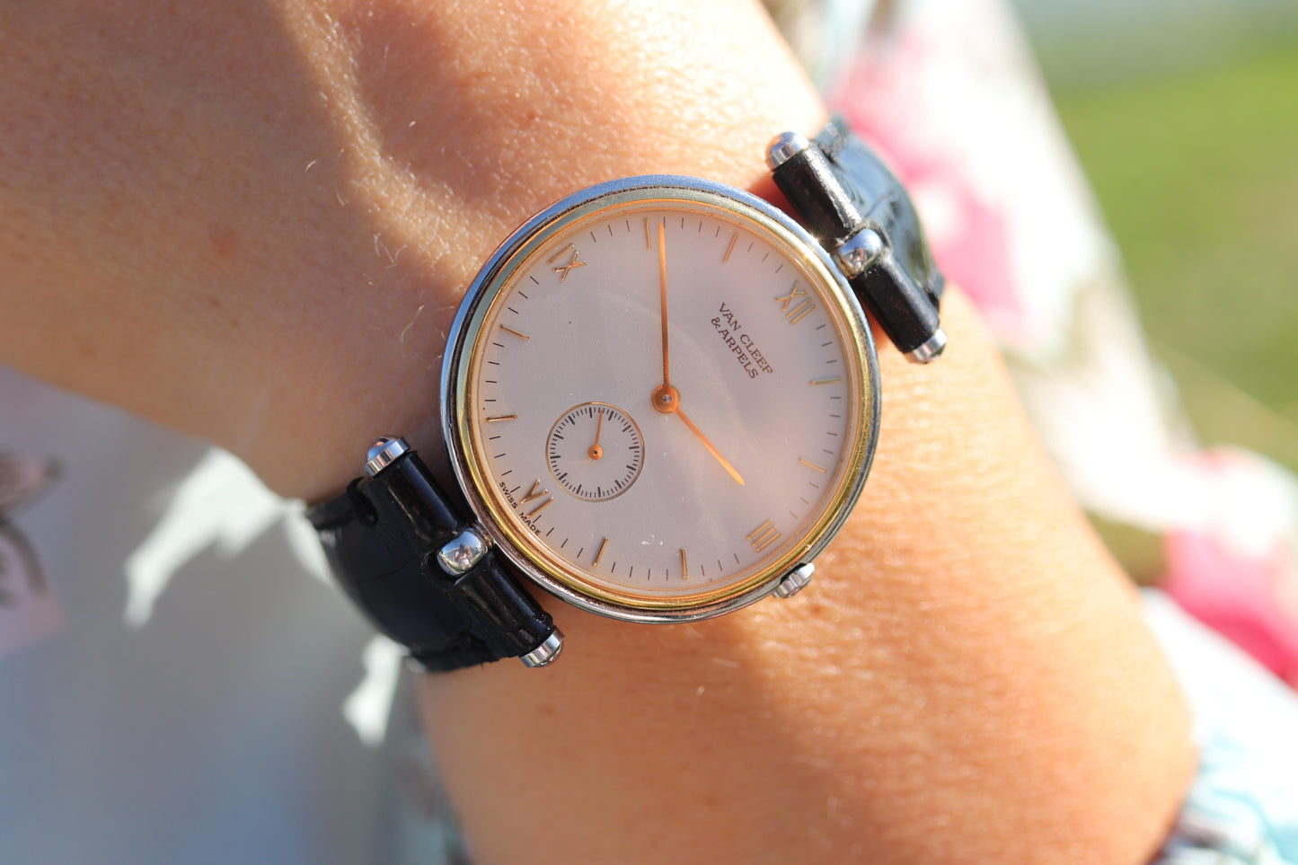 Van Cleef and Arpels 415 104 watch. La Collection 18k SS Round 32mm Watch