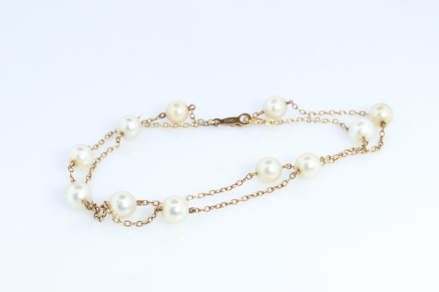 MIKIMOTO 18k Gold Pearl Station Necklace. 6mm Pearls Necklace