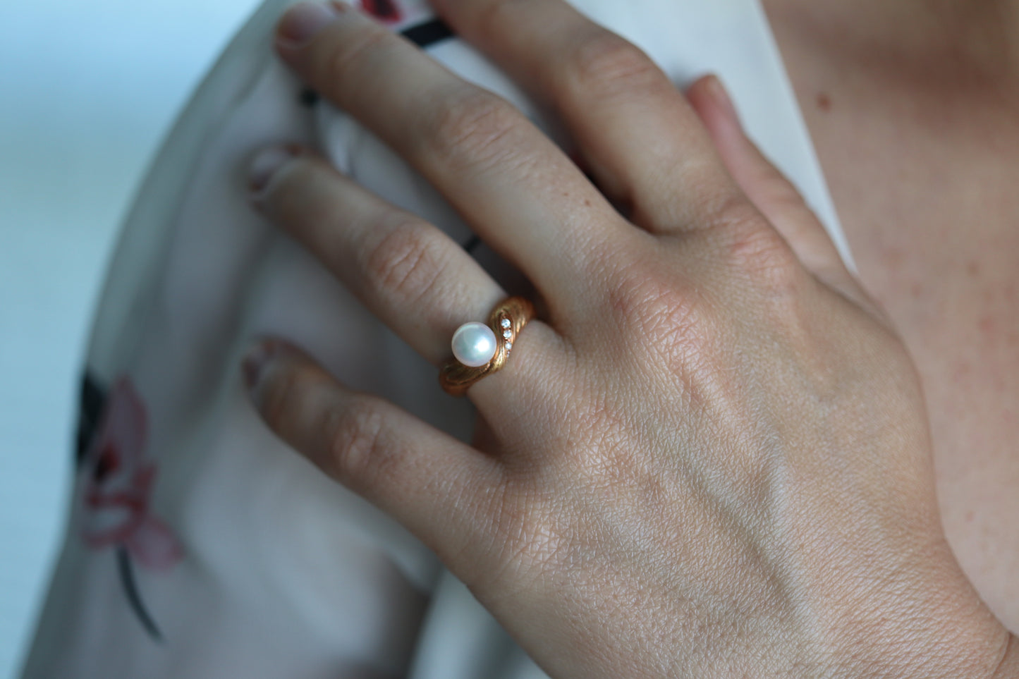 Mikimoto Ring. Vintage 18k Gold Mikimoto Pearl and Diamond Solitaire. Mikimoto Pearl Natural Wood Bark Design. Akoya pearl