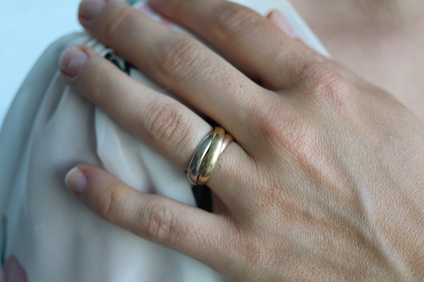 Vintage 18k 750 Rolling Ring. Trinity Tricolor Rolling Wedding Band. 18k 750 White Yellow Rose Gold Ring. Size 5.75