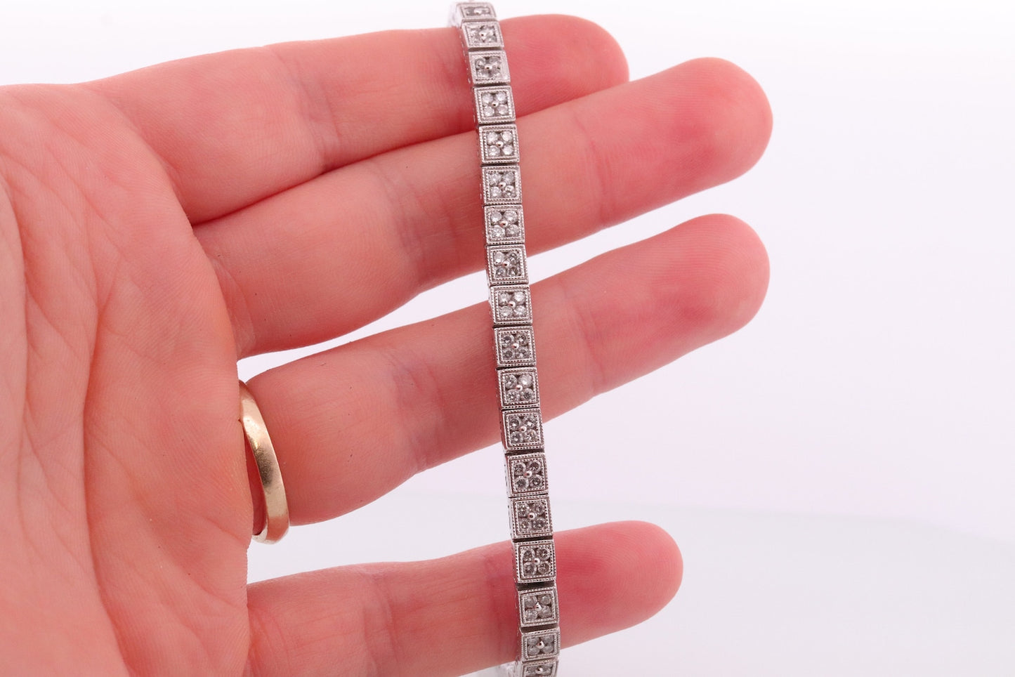 سوار تنس مرصع بالألماس عيار 14 قيراطًا. سوار تنس مرصع بالألماس بحلقات مربعة. 2.72+ قيراط الوزن الإجمالي 23.9 جرامًا