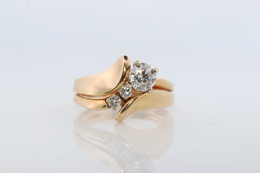 Ringset aus 14-karätigem Bypass-Diamant. Hochzeitsset. Verlobungsset. Brautring-Set. Diamantring-Set. st(250/11)
