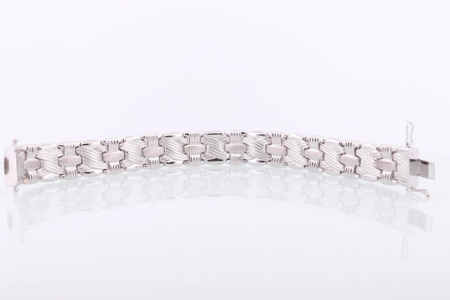 18k Woven Link Bracelet. 18k White Gold by RCI Braid Link bracelet. 23g 7.25in