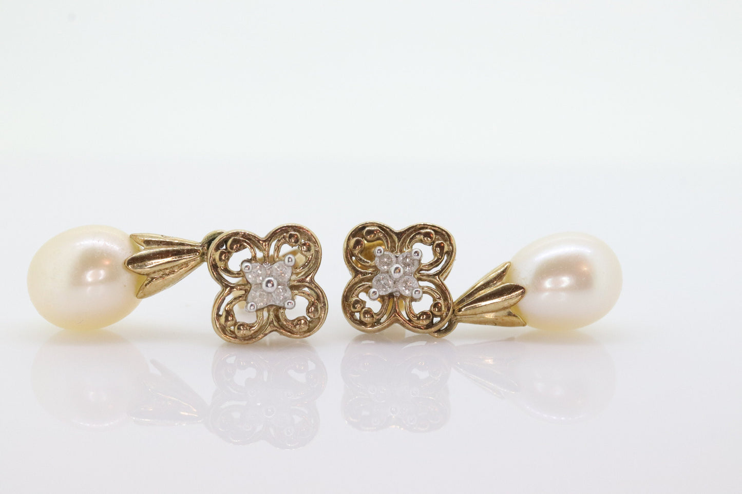 10k Pearl and Diamond earrings. Elegant and Dainty Pearl diamond dangle stud earrings. st(77/11)