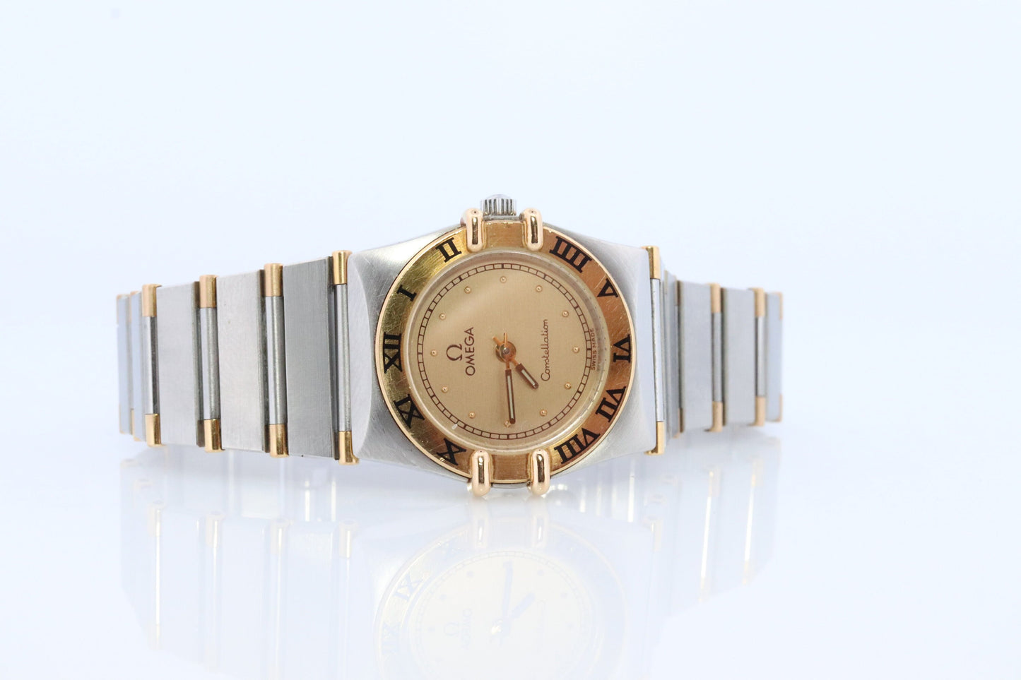 Omega Watch. Authentic Ladies Omega Constellation Wristwatch. Womens Reference 1370.1 or 13701000. Box and Papers