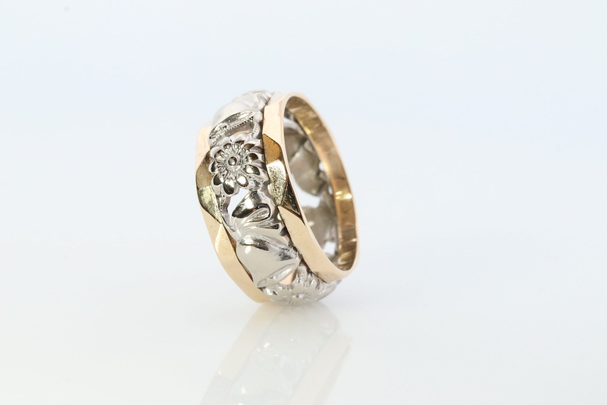 14k Wide Flower Filigree Daisy Ornate band. Vintage Flower Embossed engraved design. Flower Wedding Bells Ring. 9mm