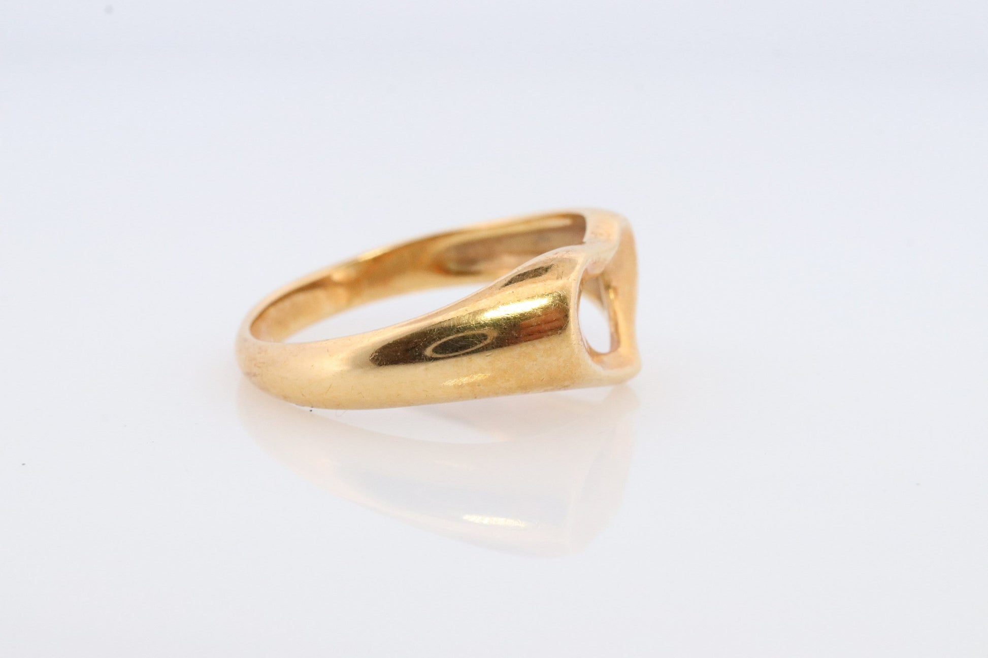 18k Tiffany and Co. band. 18k 750 Tiffany Heart Ring. Tiffany Company Open Heart Ring 18 Yellow Gold. Elsa Peretti Ring.