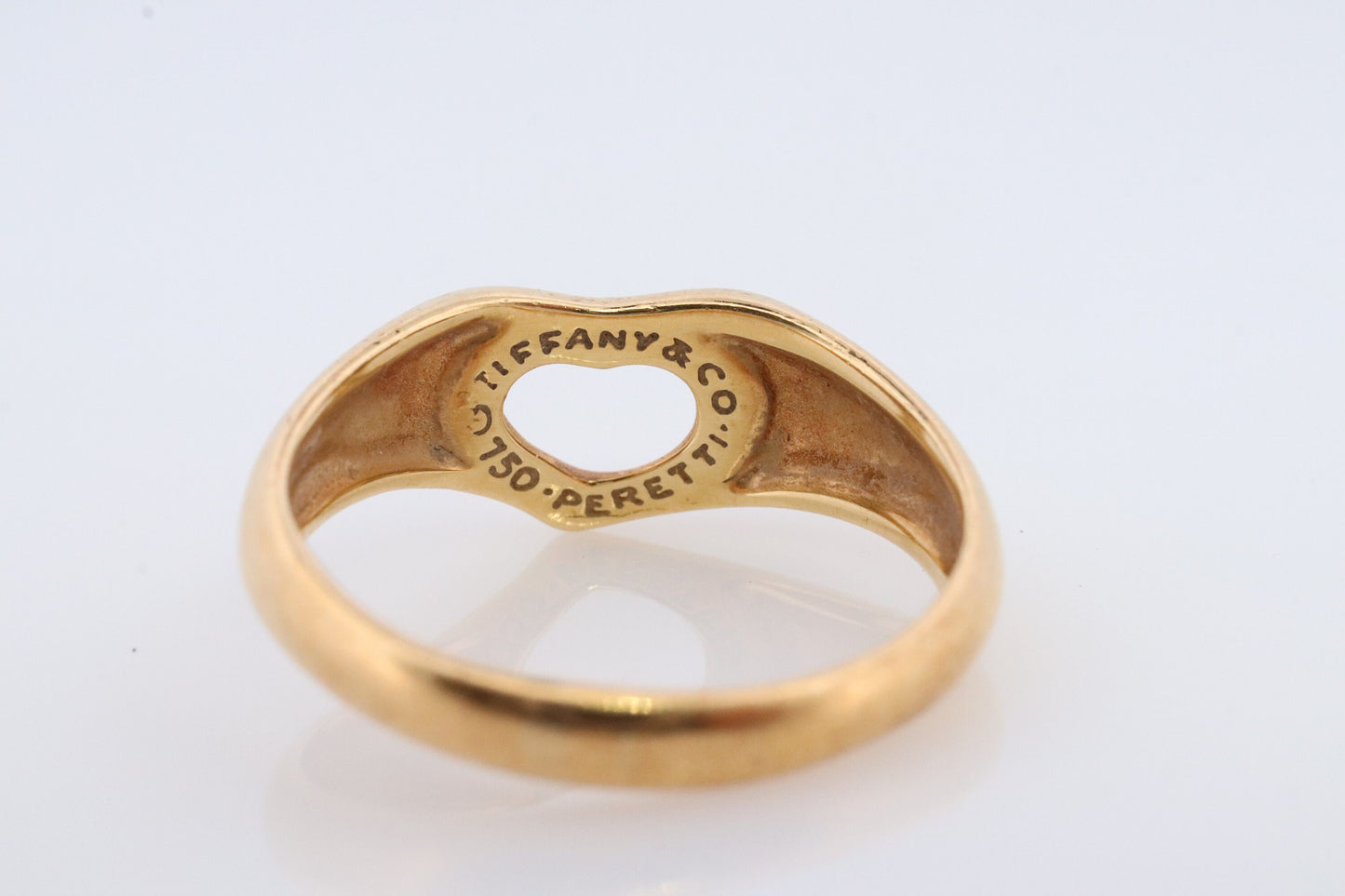 18k Tiffany and Co. band. 18k 750 Tiffany Heart Ring. Tiffany Company Open Heart Ring 18 Yellow Gold. Elsa Peretti Ring.