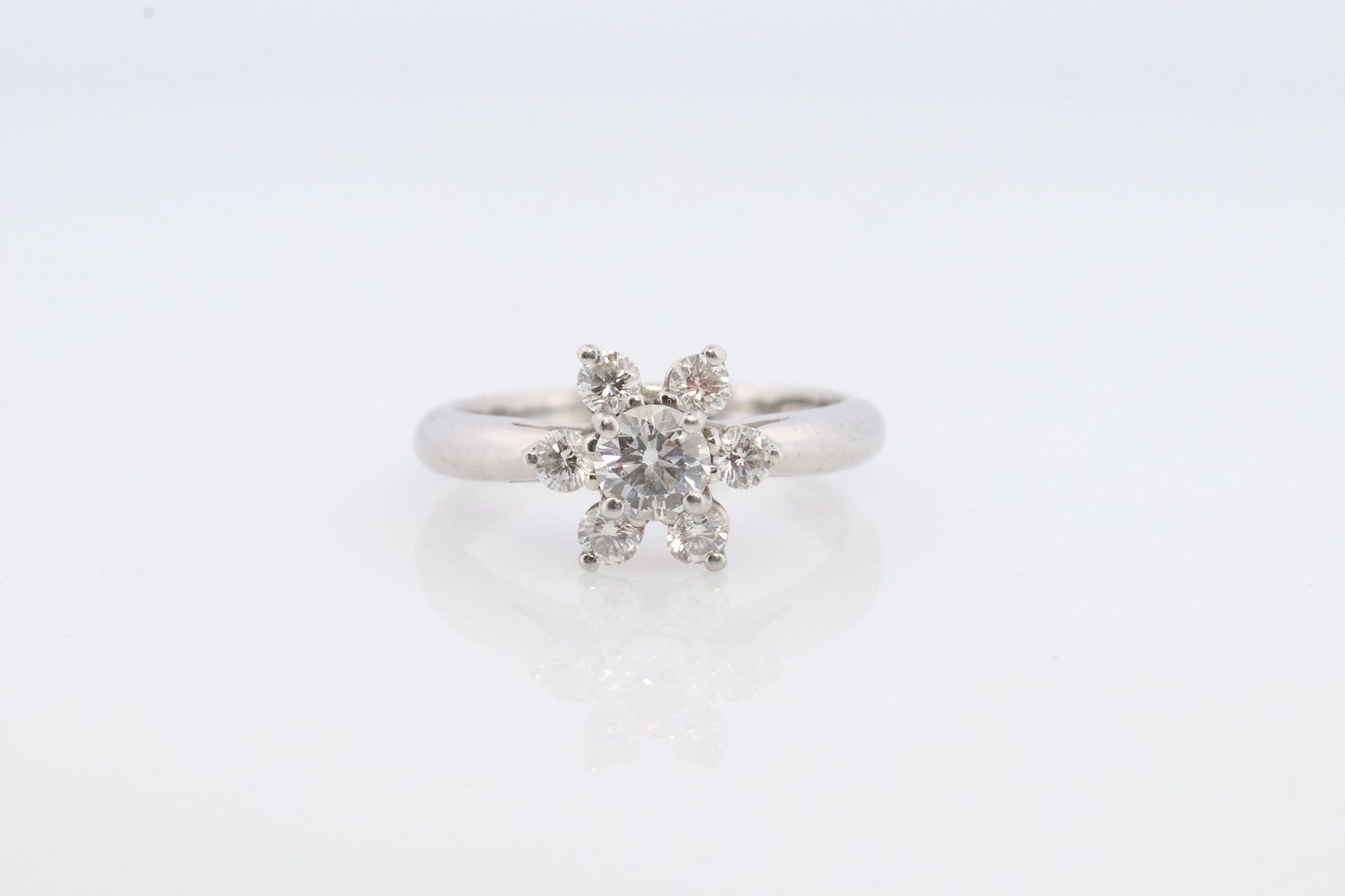 Tiffany and Co. Diamond Ring. Platinum Flower Diamond Band. Tiffany and Company Snowflake Diamond Halo ring Pt950