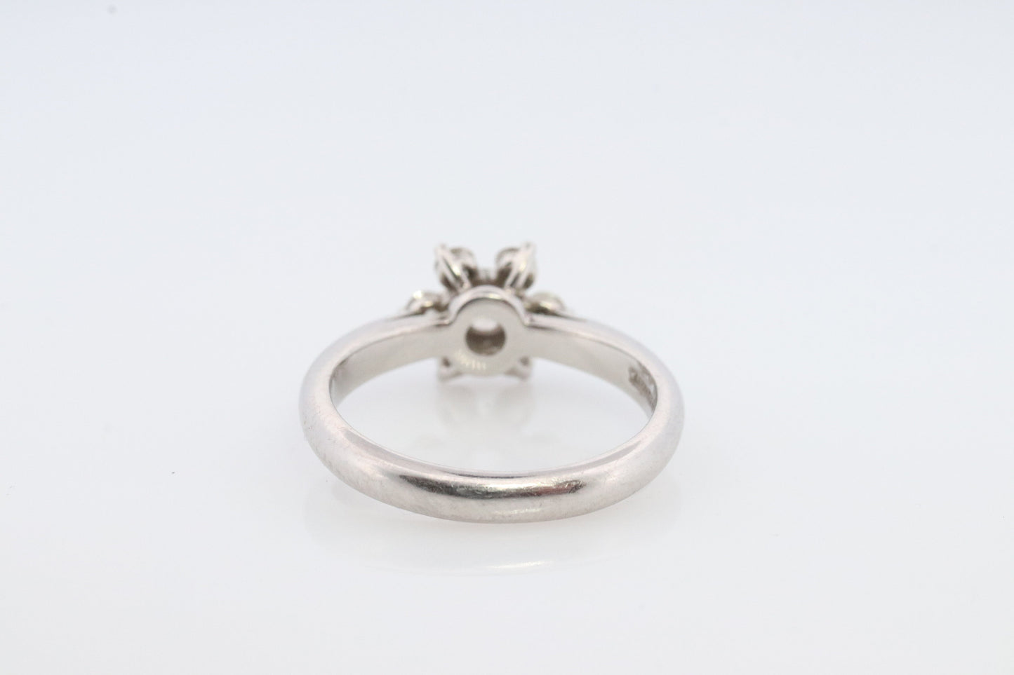 Tiffany and Co. Diamond Ring. Platinum Flower Diamond Band. Tiffany and Company Snowflake Diamond Halo ring Pt950
