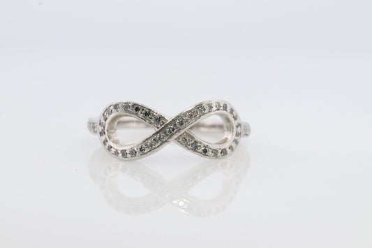 Tiffany and Co. Diamond Ring. Platinum Infinity Diamond Band. Tiffany and Company Infinity Loop Diamond ring Pt950