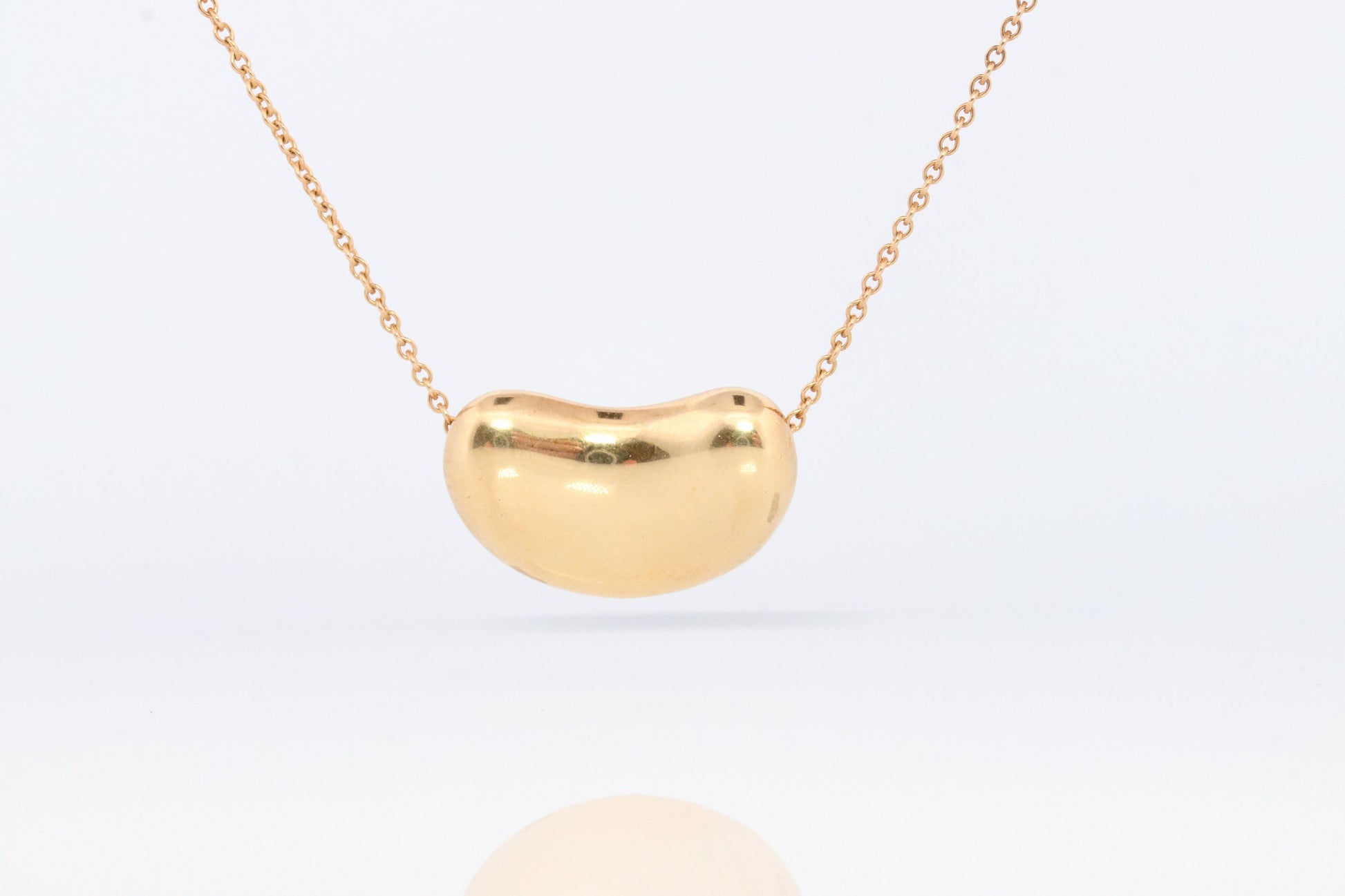 Tiffany & Co. 18k Gold Chain and Bean Pendant Necklace. 750 Yellow Gold Tiffany Company Necklace. Elsa Peretti Bean.
